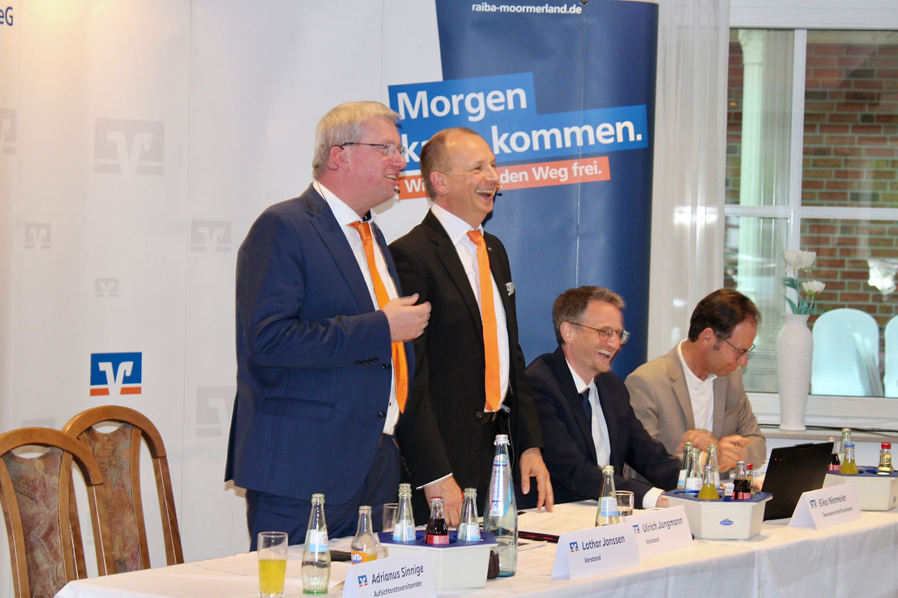 Vorstand und Gäste