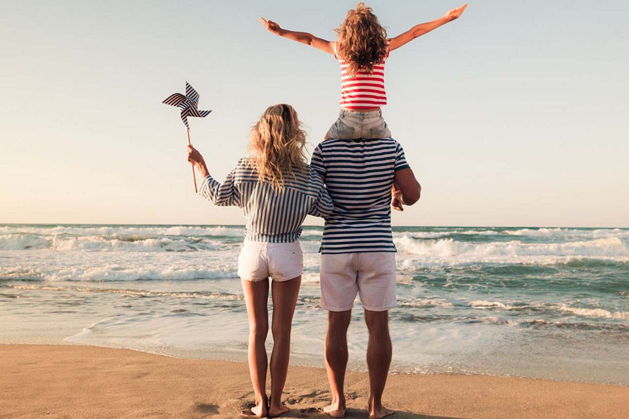 Eine Familie am Strand