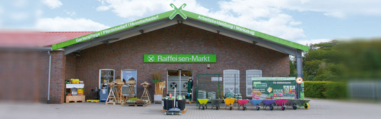 Ausgestellte Waren vor der Warenabteilung 
