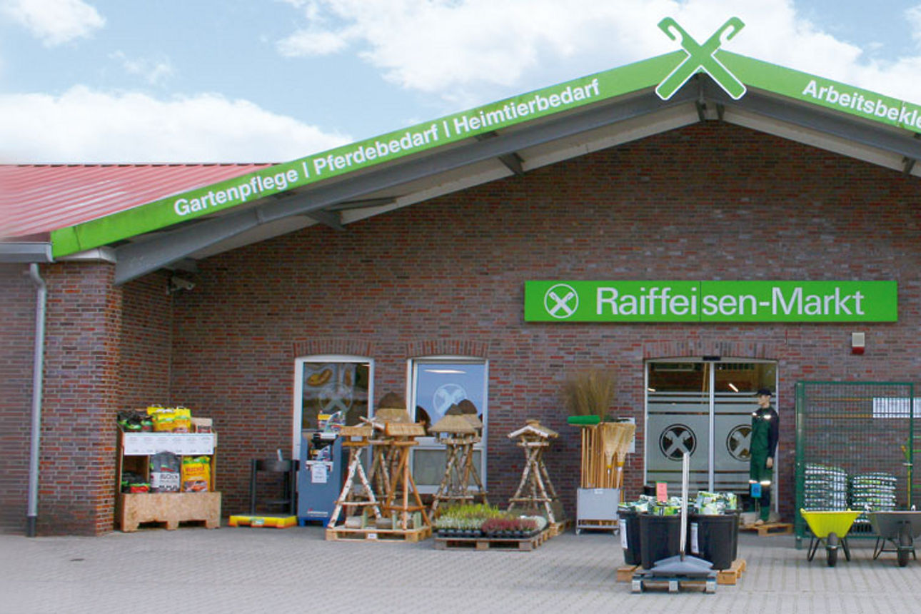 Ausgestellte Waren vor der Warenabteilung 