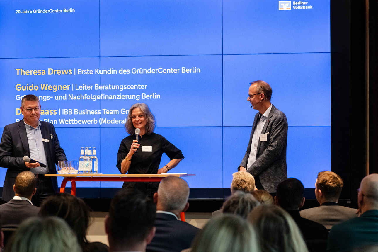 Podiumsdiskussion vor Publikum beim GründerCenter Berlin.