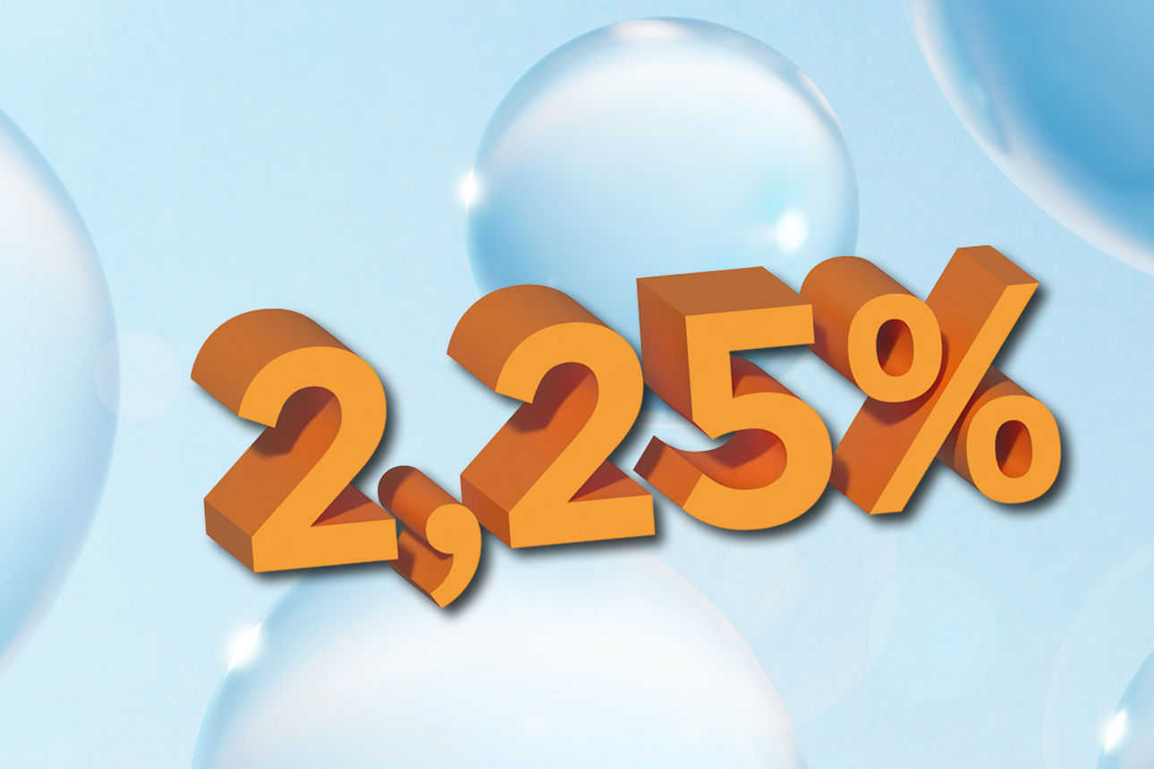 Zinssatz 2,25 % in orange auf hellblauem Hintergrund