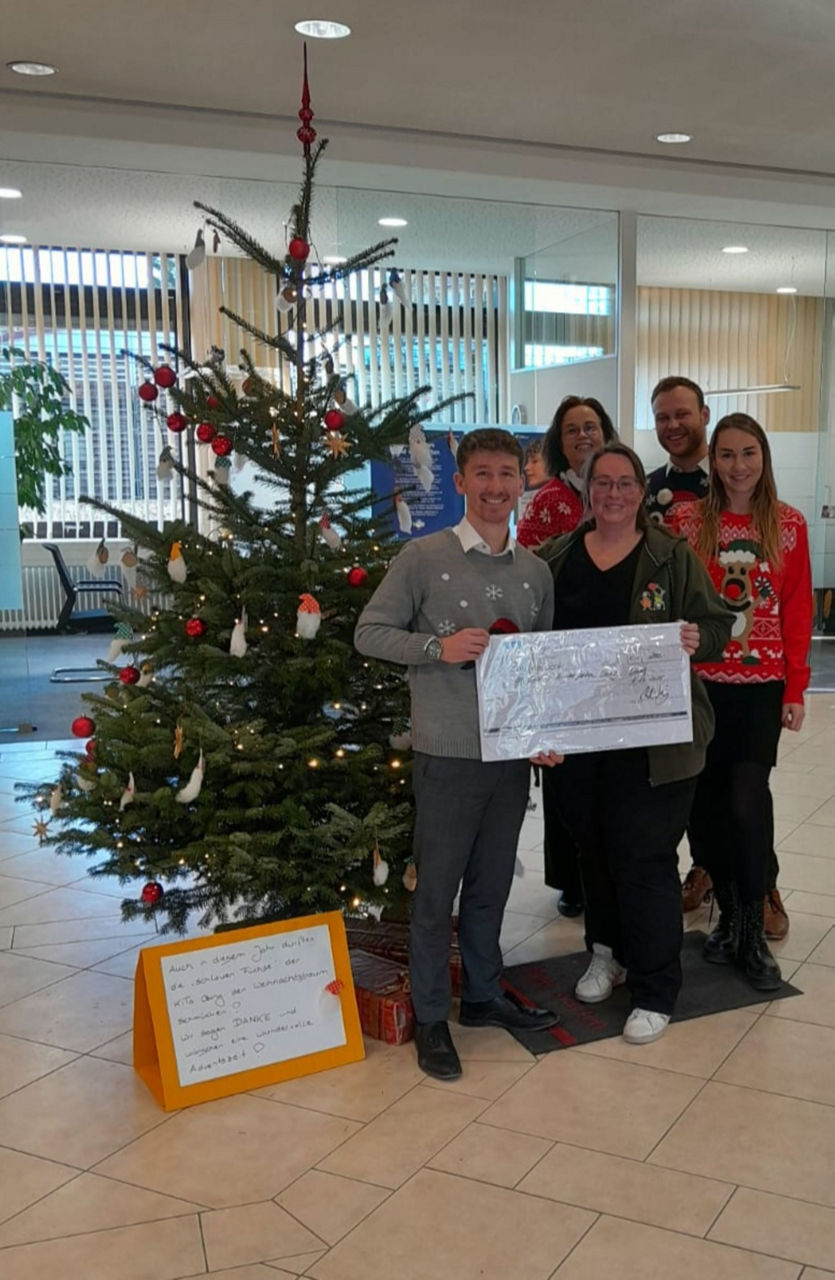 Scheckübergabe an den Kindergarten Obing