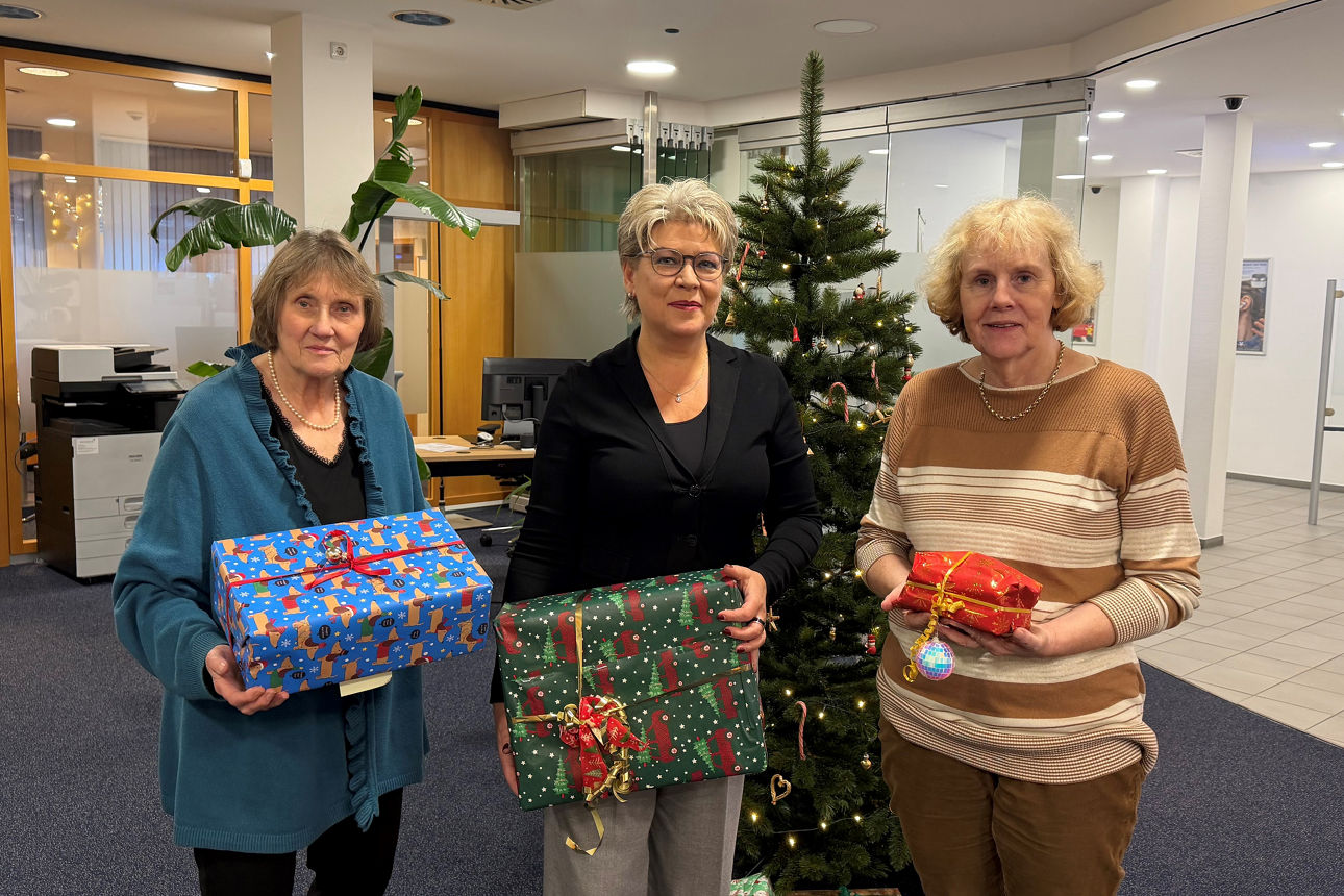 Päckchen für die Weihnachtswunsch-Aktion der Filiale Bad Oldesloe