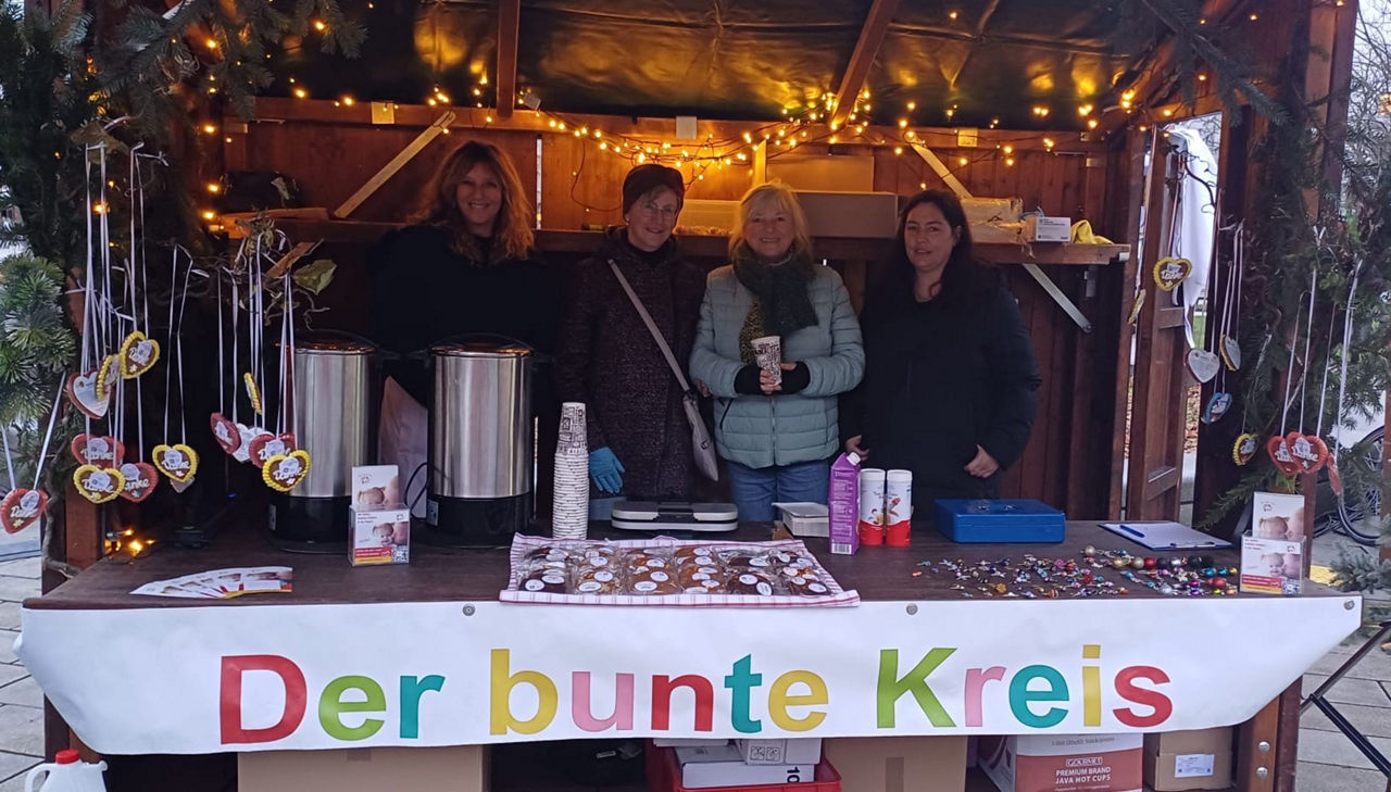 Der Weihnachtsstand des Bunten Kreises beim PSD-Weihnachtssingen