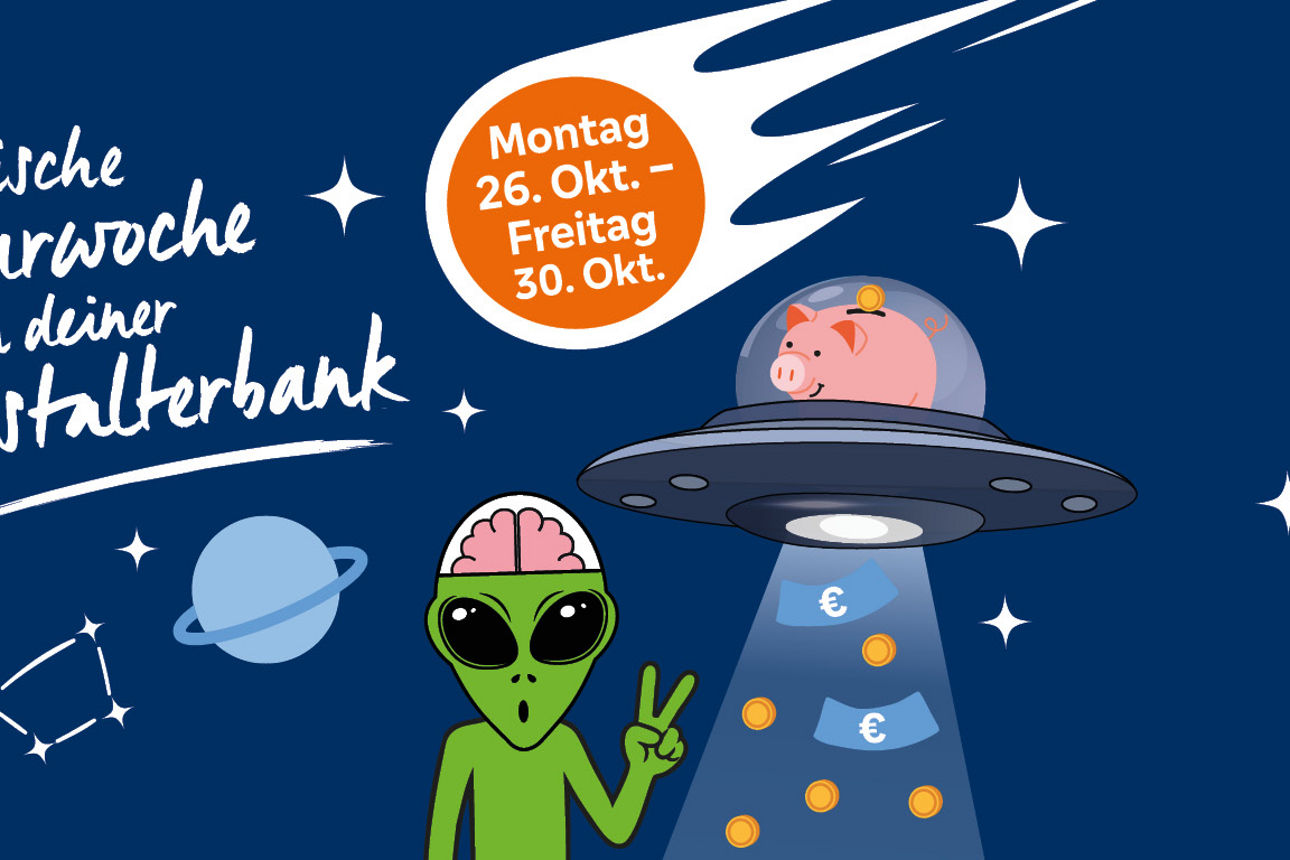Zeichnung mit einem Alien unter einem Sparschwein in einem Ufo und dem Infotext "Galaktische Weltsparwoche in deiner Gestalterbank - Montag 26. Oktober -  Freitag 30. Oktober"