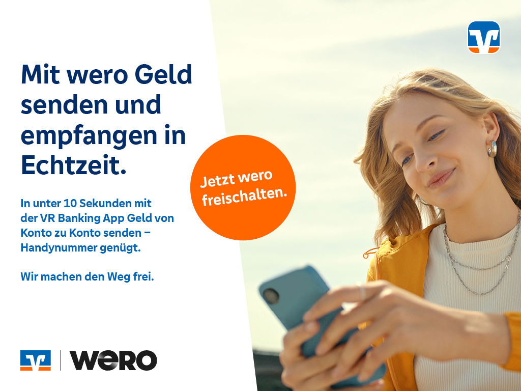 Eine Frau mit einem Handy, daneben der Text: In unter 10 Sekunden mit der Banking App Geld von Konto zu Konto senden. 
