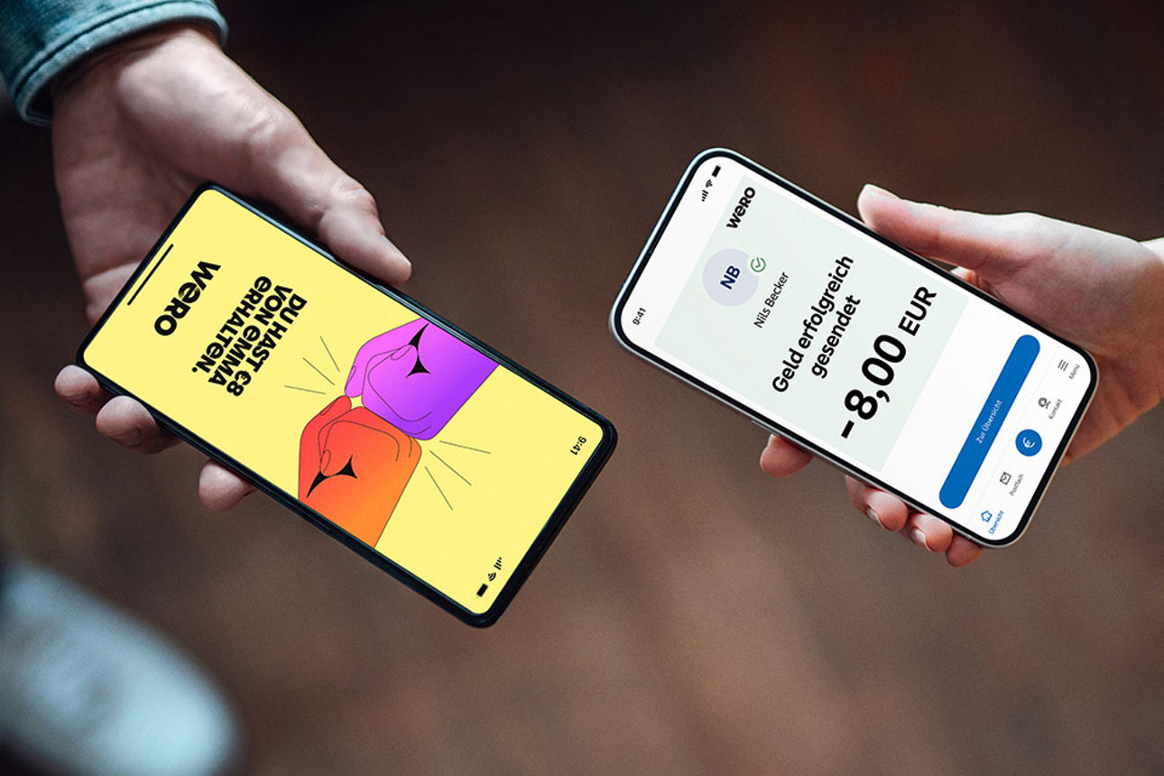 Zwei Handy´s die einen Zahlvorgang starten