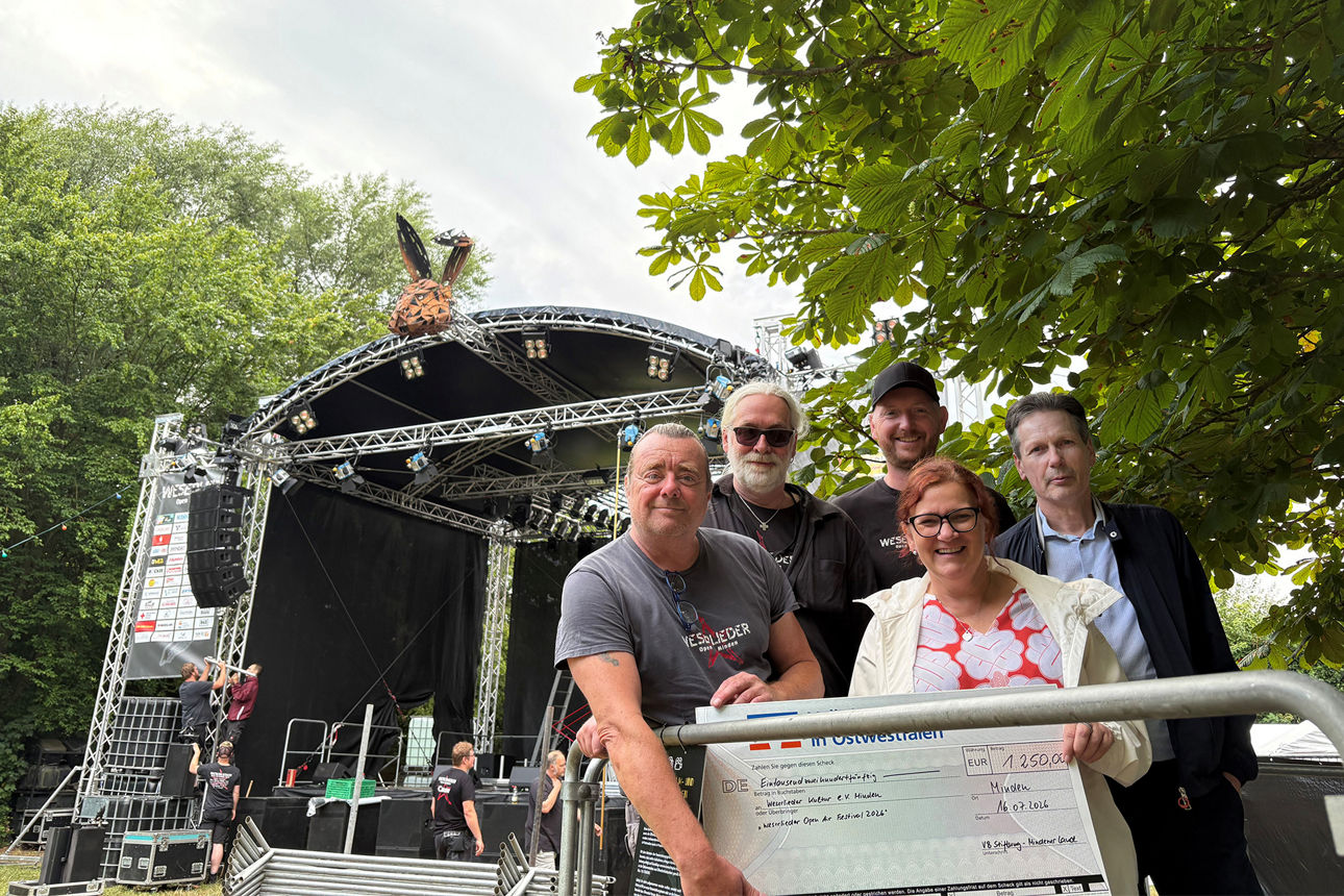 Spendenübergabe für das Weserlieder Open-Air-Festival 2026