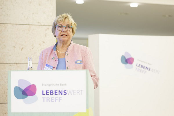 Prof. Dr. h.c. Christel Bienstein beim LebensWert-Treff der Evangelischen Bank