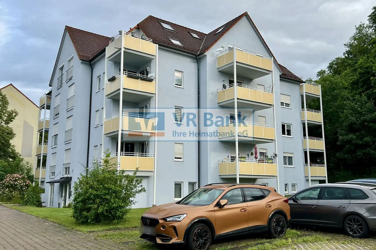 Rückseite Eigentumsgemeinschaft vom Parkplatz aus